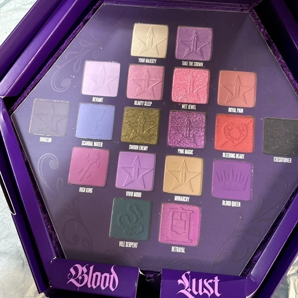 Jeffree Star  Blood Lust Artistry Palette high end jewelry box velvet and gold